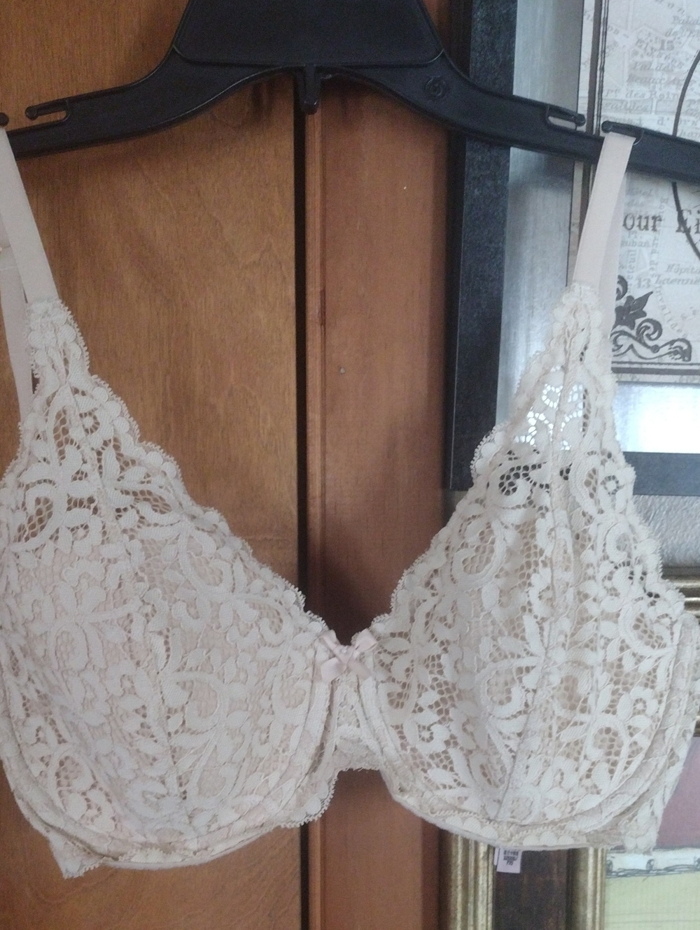 Victoria's Secret Cream Lace Underwire Bra